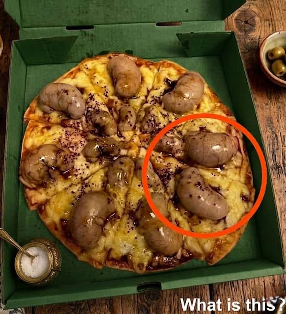 I Ordered a Pizza in the Evening—When the Delivery Driver Brought It to Me, a Simple Moment Unfolded Into an Everyday Story of Convenience